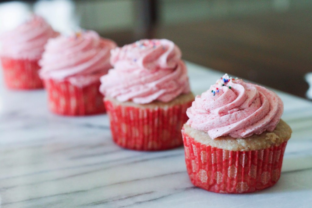 cupcakes that are strawberry
