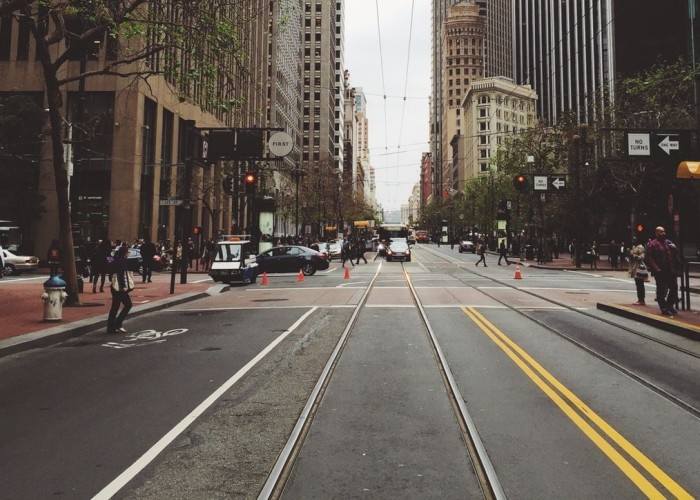 pedestrians-no-car-city