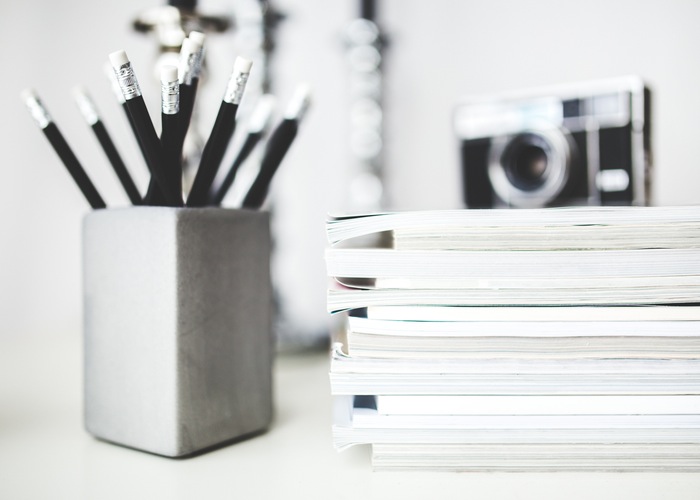 magazines-desk-work-workspace