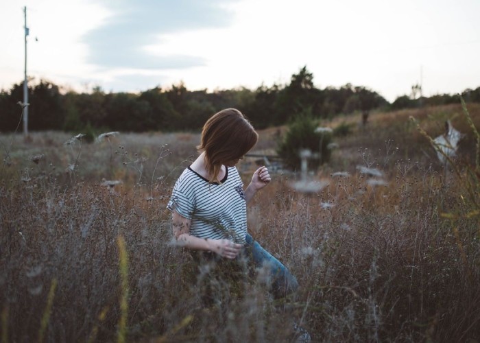 woman-clothes-outside