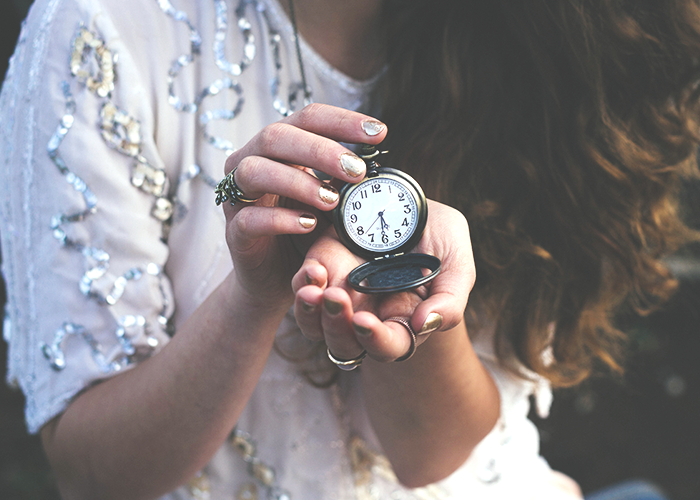 tfd_photo_woman-holding-pocketwatch