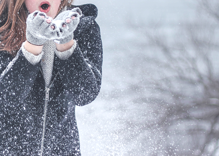 tfd_photo_woman-blowing-snowflakes