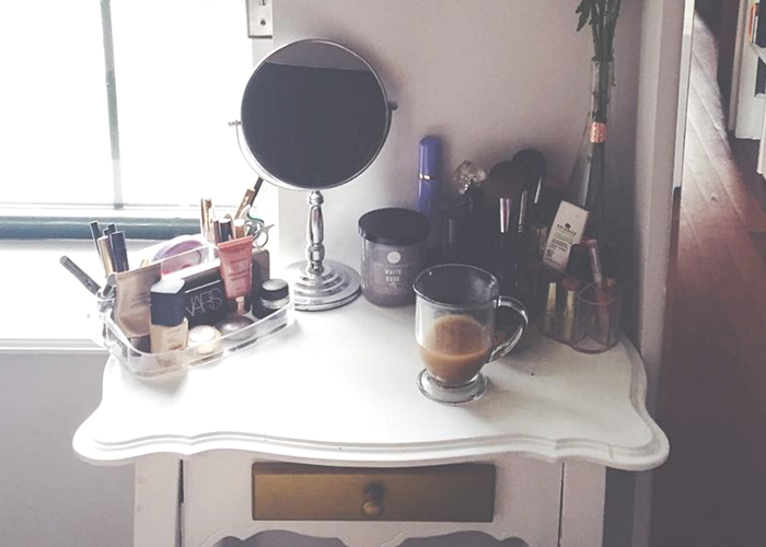 chelseas-makeup-table