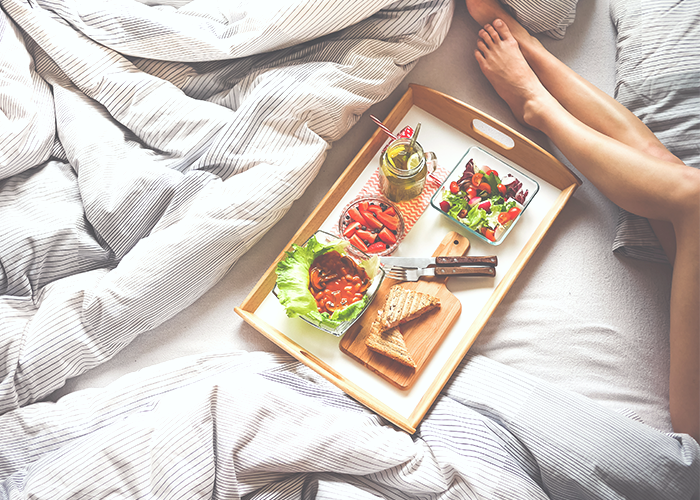 dinner-tray-in-bed