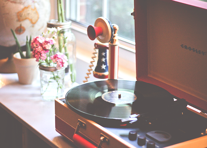 tfd_record-player-with-flowers-in-vase