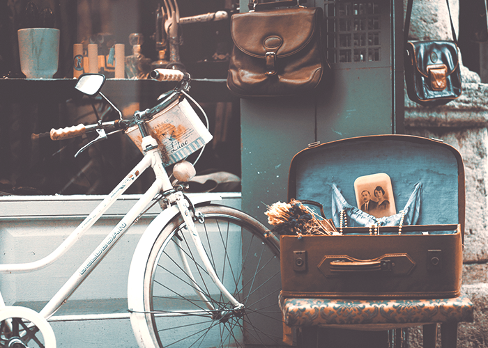 vintage-bike-and-suitcase
