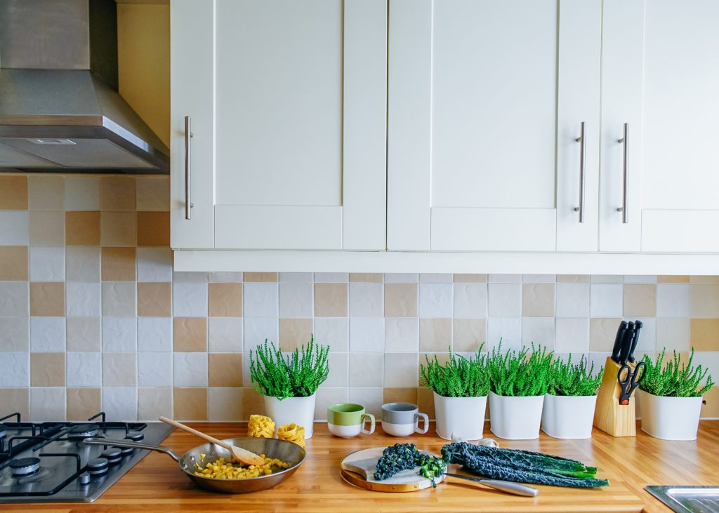 8 Things You Should Never Keep On Your Kitchen Countertops